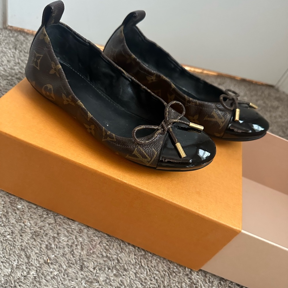 Louis Vuitton flats